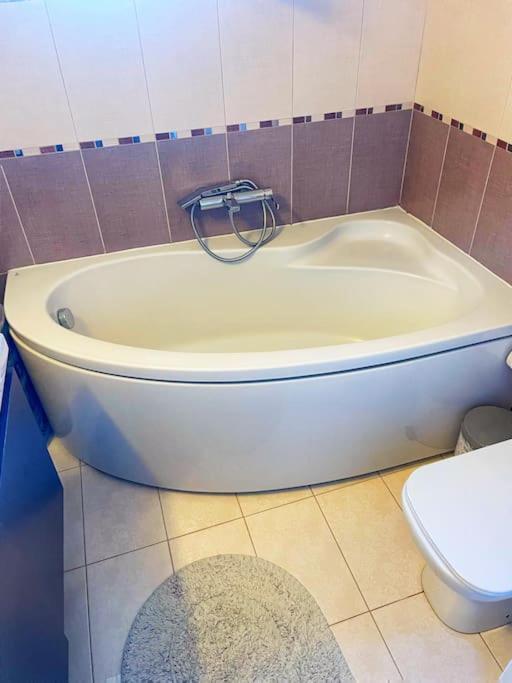 Kathiana Cozy Apartment Bagian luar foto